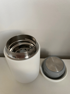 Photograph of the Fellow Carter Move mug with the lid off showing the thin drinking lip of the mug and the splash guard inside the mug.